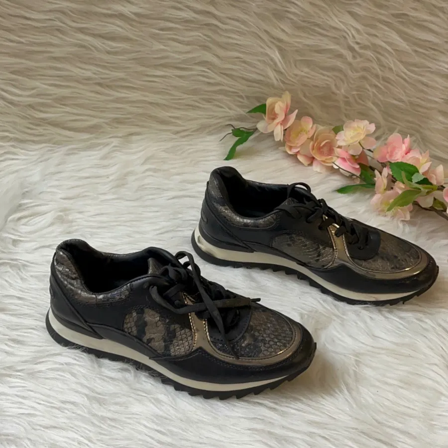 کفش کتونی سایز 39