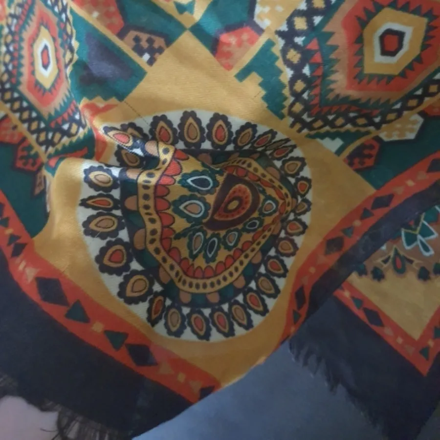 شال نخی قواره دار سبک