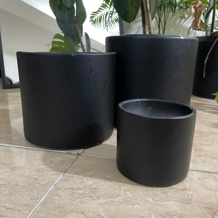 سه عدد گلدان سفالی