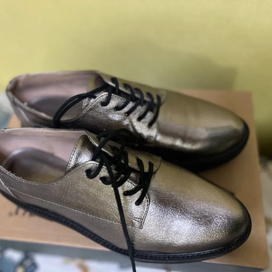 کفش منگو بژ