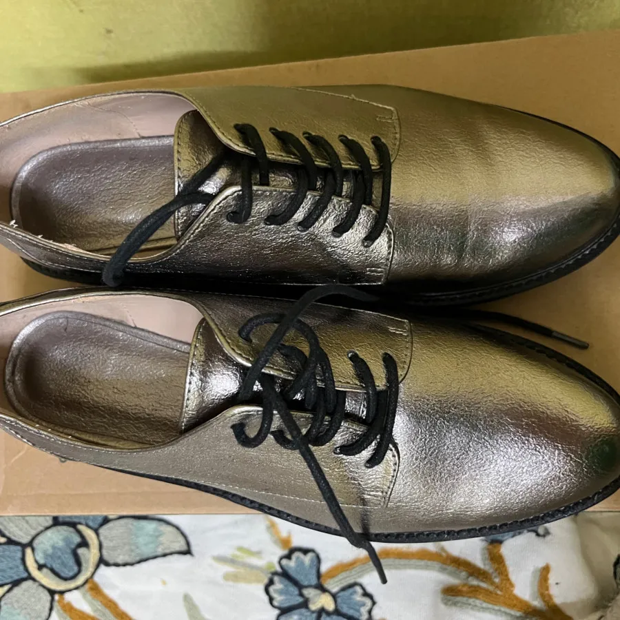 کفش منگو بژ