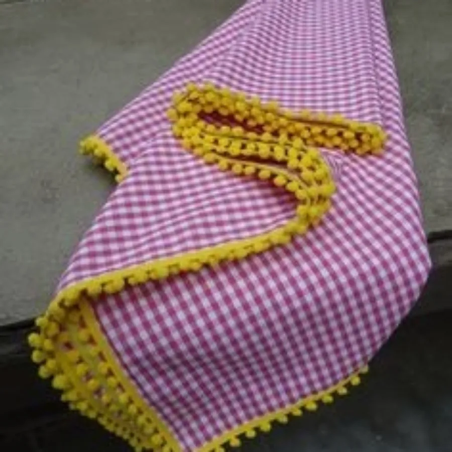 رومیزی پارچه‌ای چهارخونه