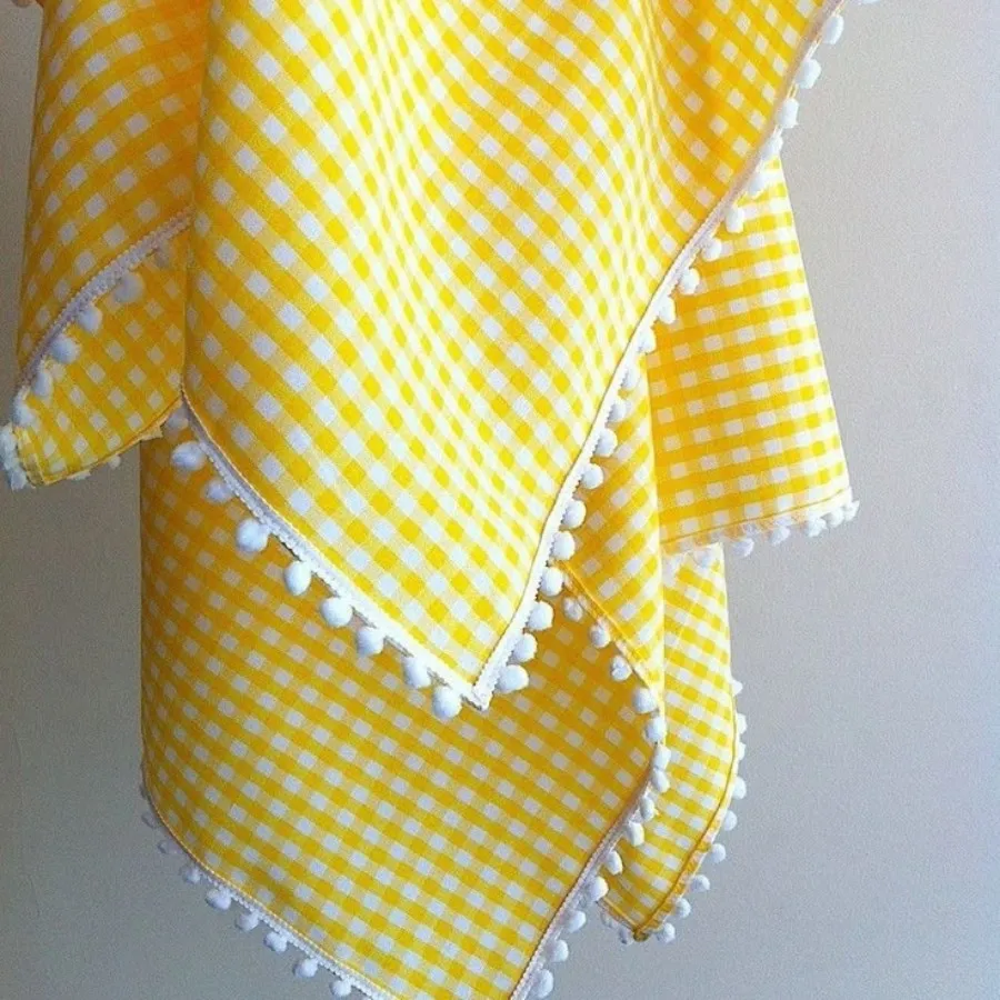 رومیزی پارچه‌ای چهارخونه