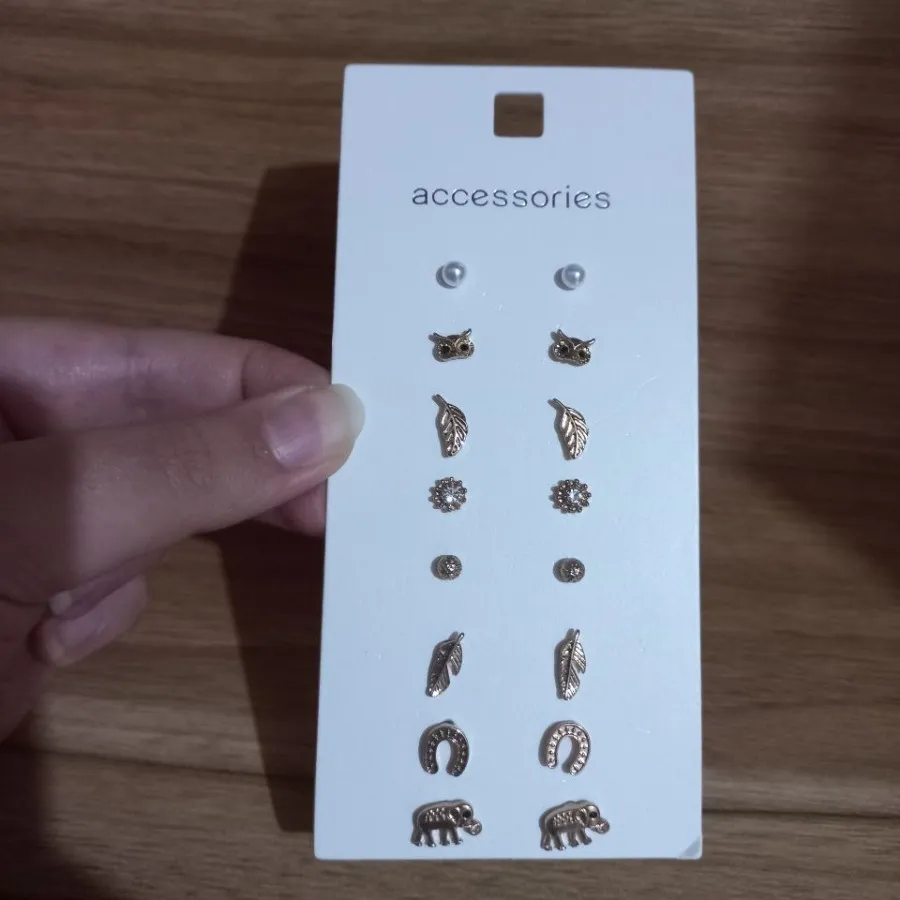 گوشواره میخی