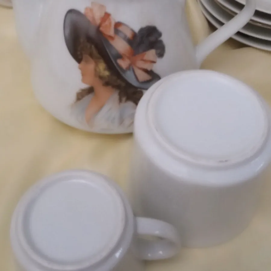 فنجون و نعلبکی طرح رخ