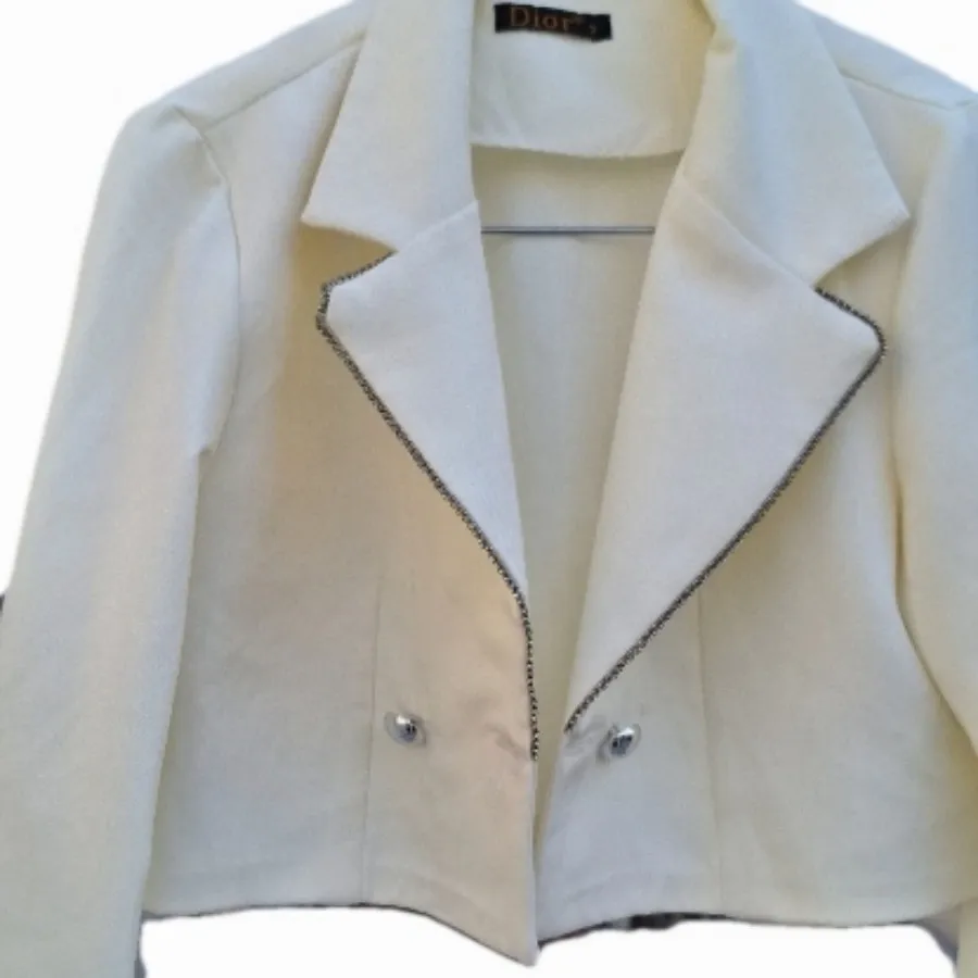 کراپ کت سفید