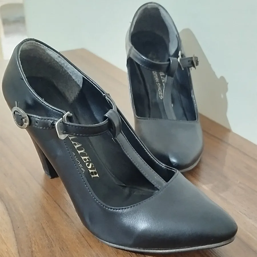 کفش پاشنه بلند