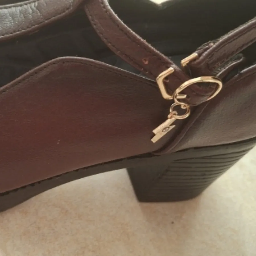 کفش پاشنه دار