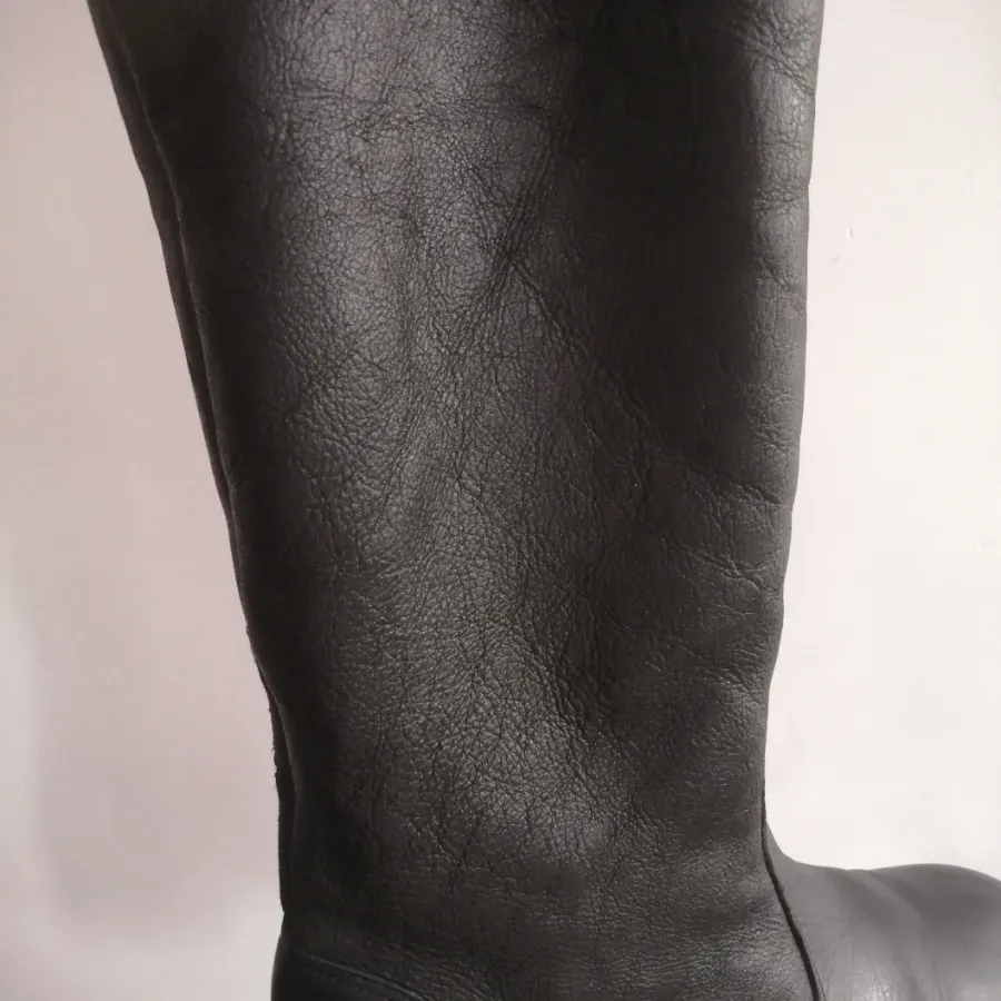 بوت بلند تا زانو