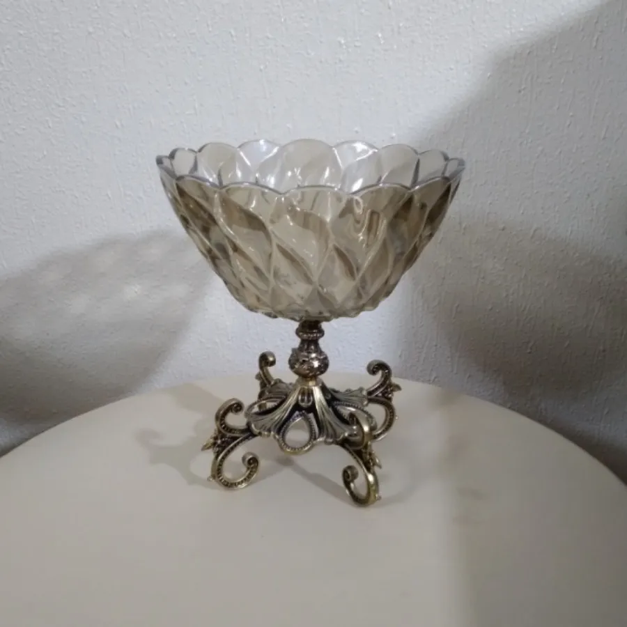 ظرف پایه دار