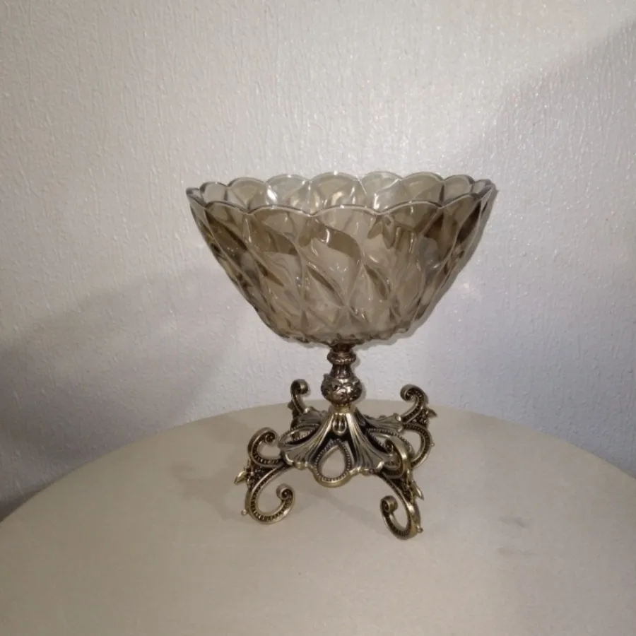 ظرف پایه دار