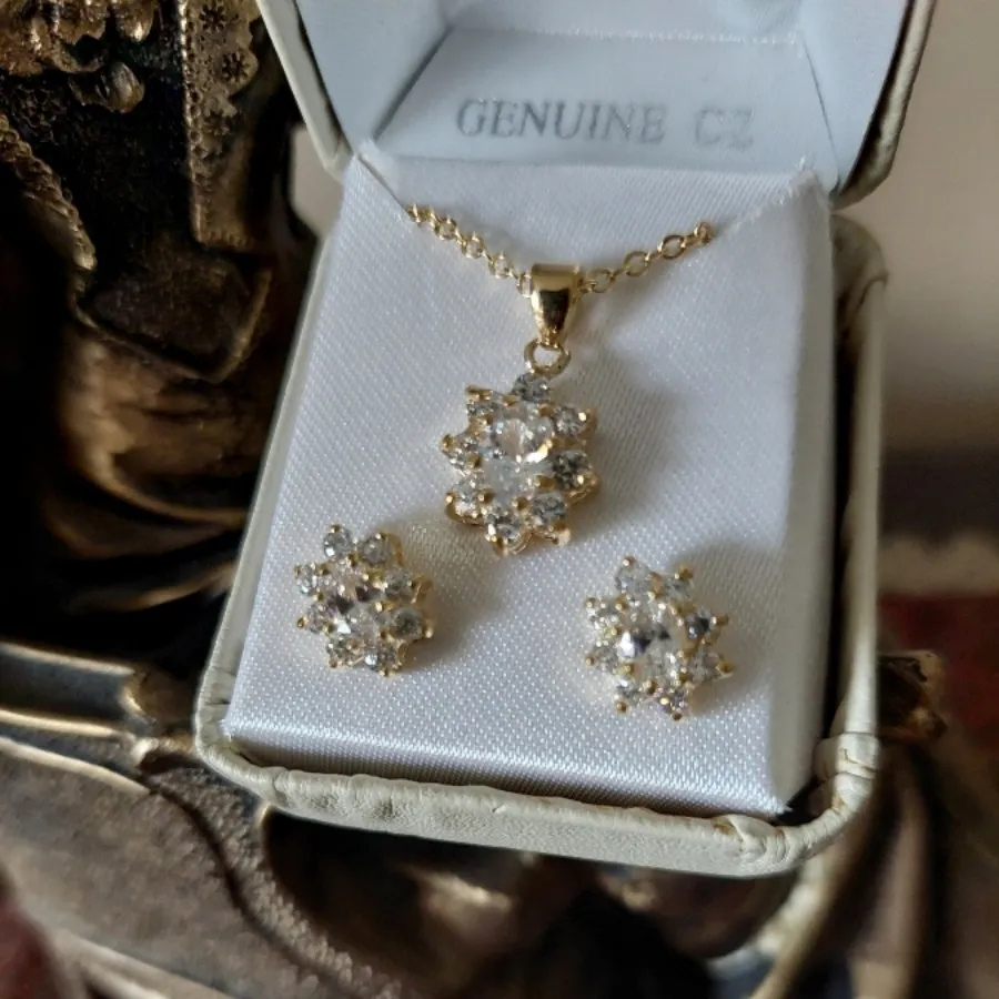 گردنبند و گوشواره