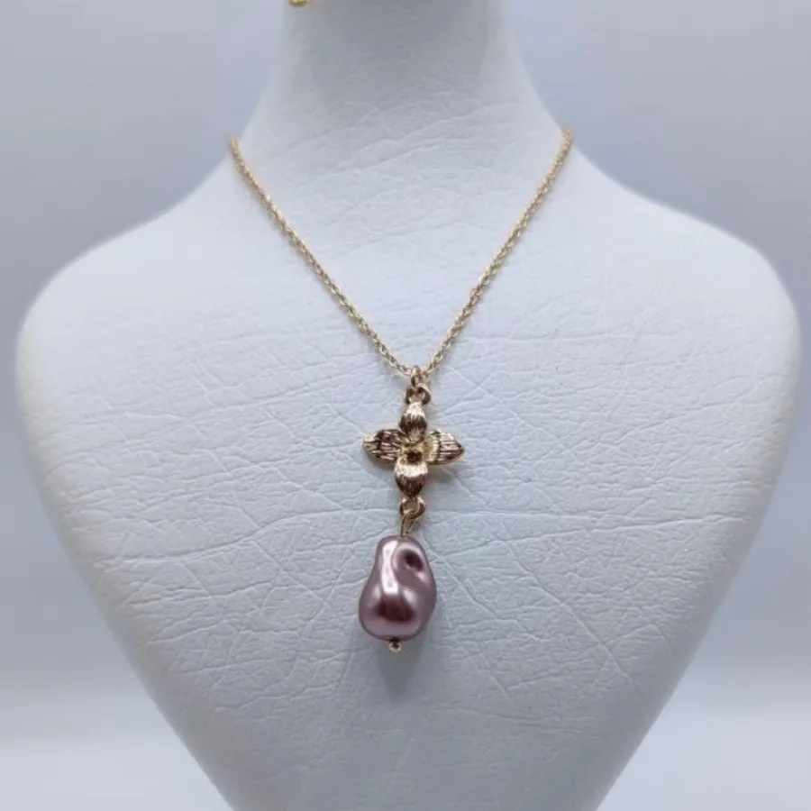 گردنبند گل و مروارید