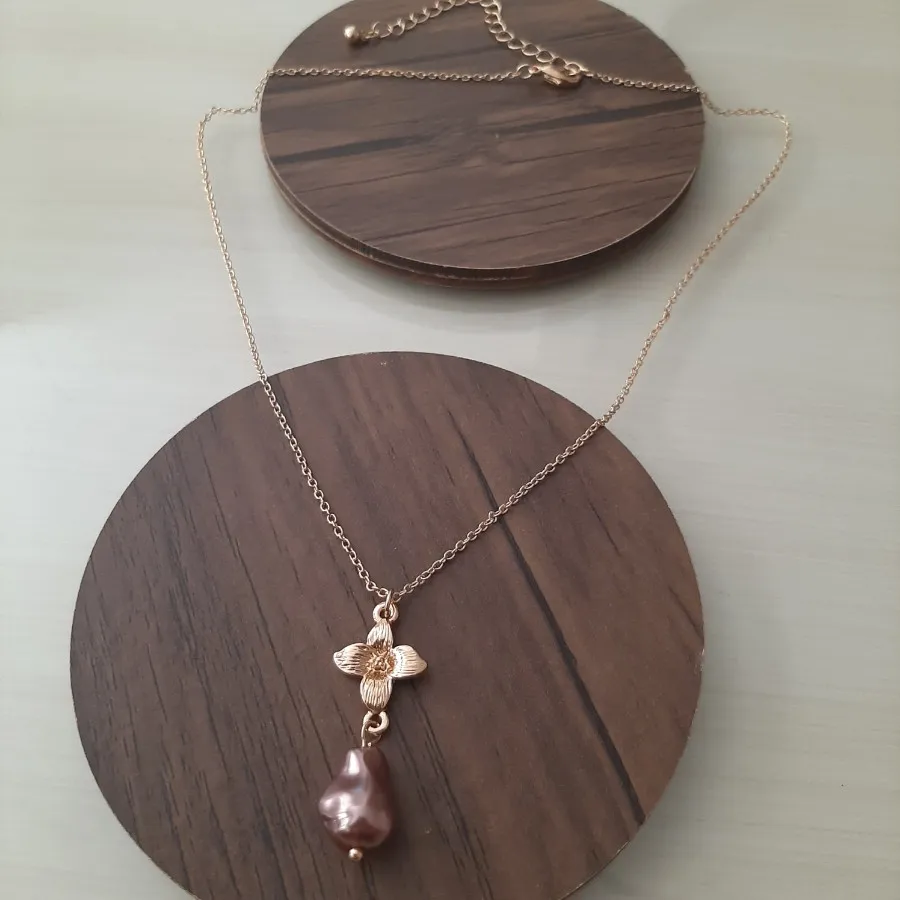 گردنبند گل و مروارید