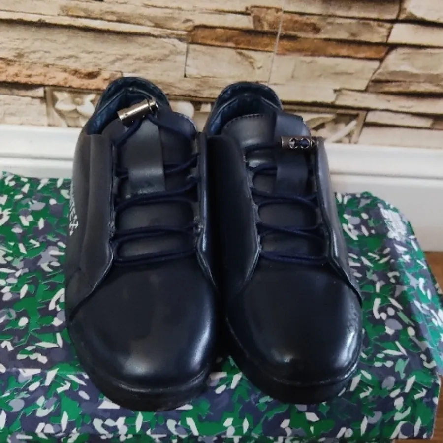 کفش سرمه ای اسپرت