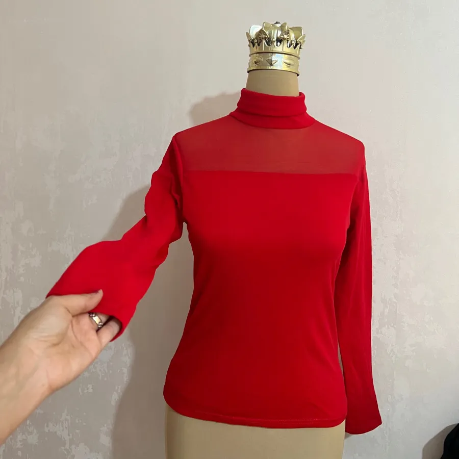 لباس قرمز تور‌کش