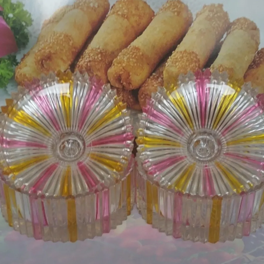 شکلات یا آجیل خوری