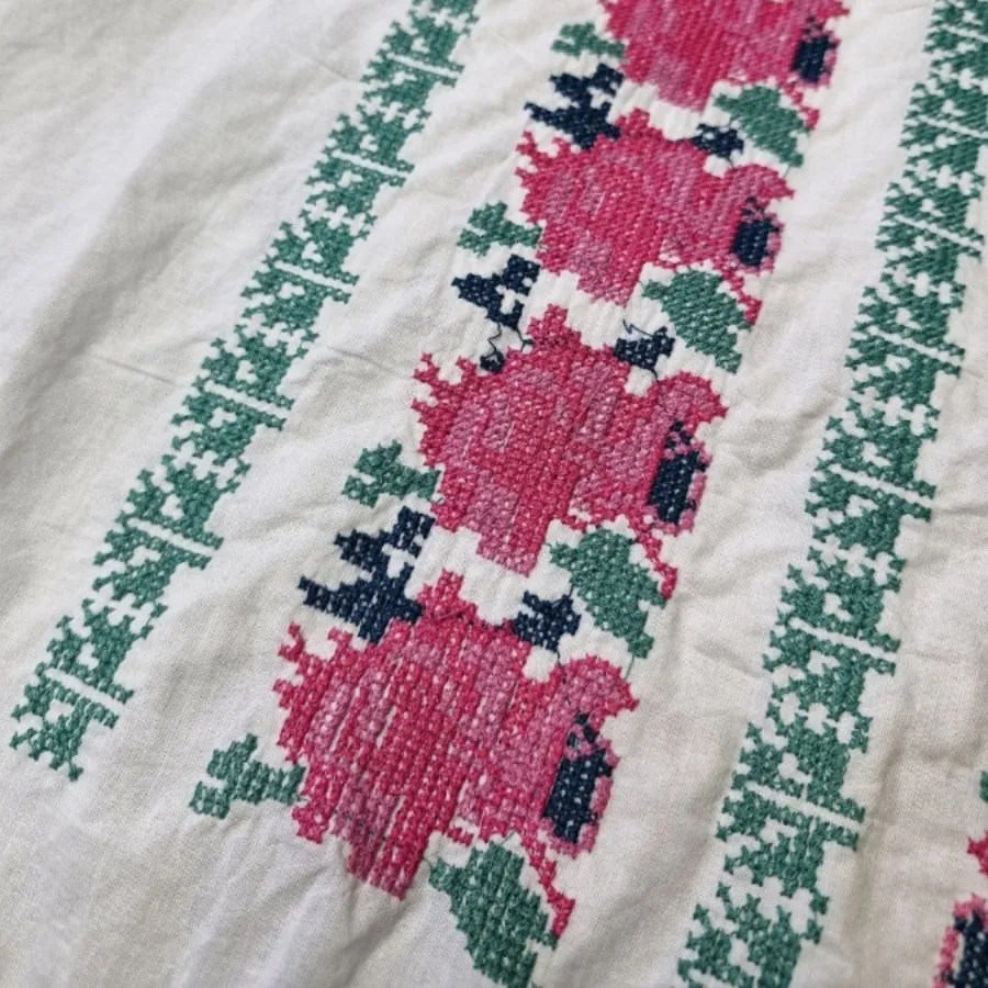 پیراهن سفید شماره دوزی