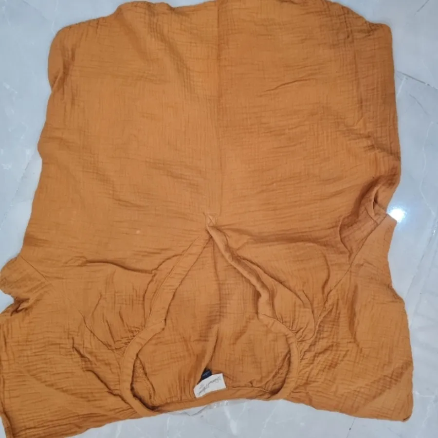 تعداد تقریبا زیاد لباس