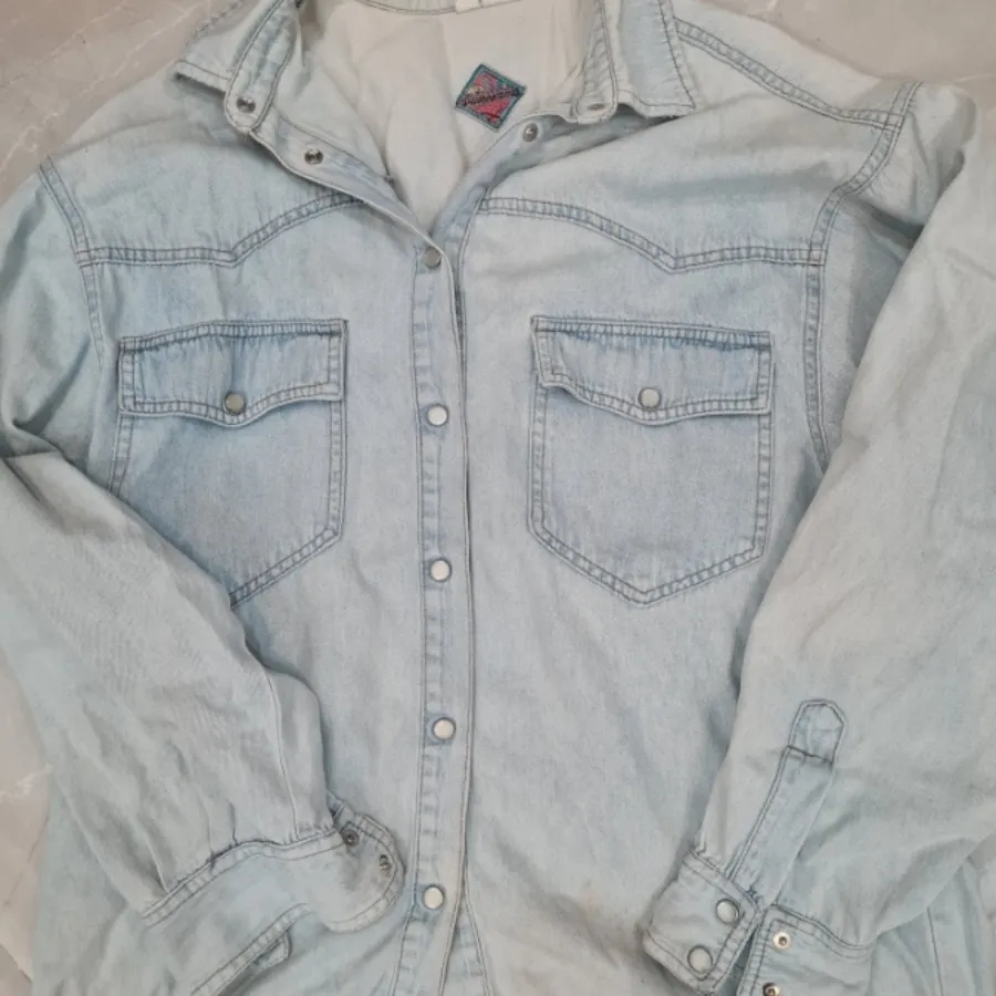 تعداد تقریبا زیاد لباس