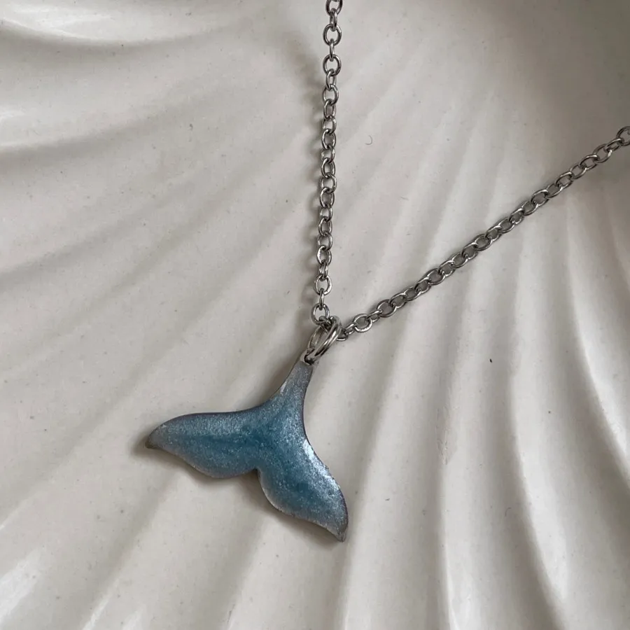 گردنبند دم وال آبی