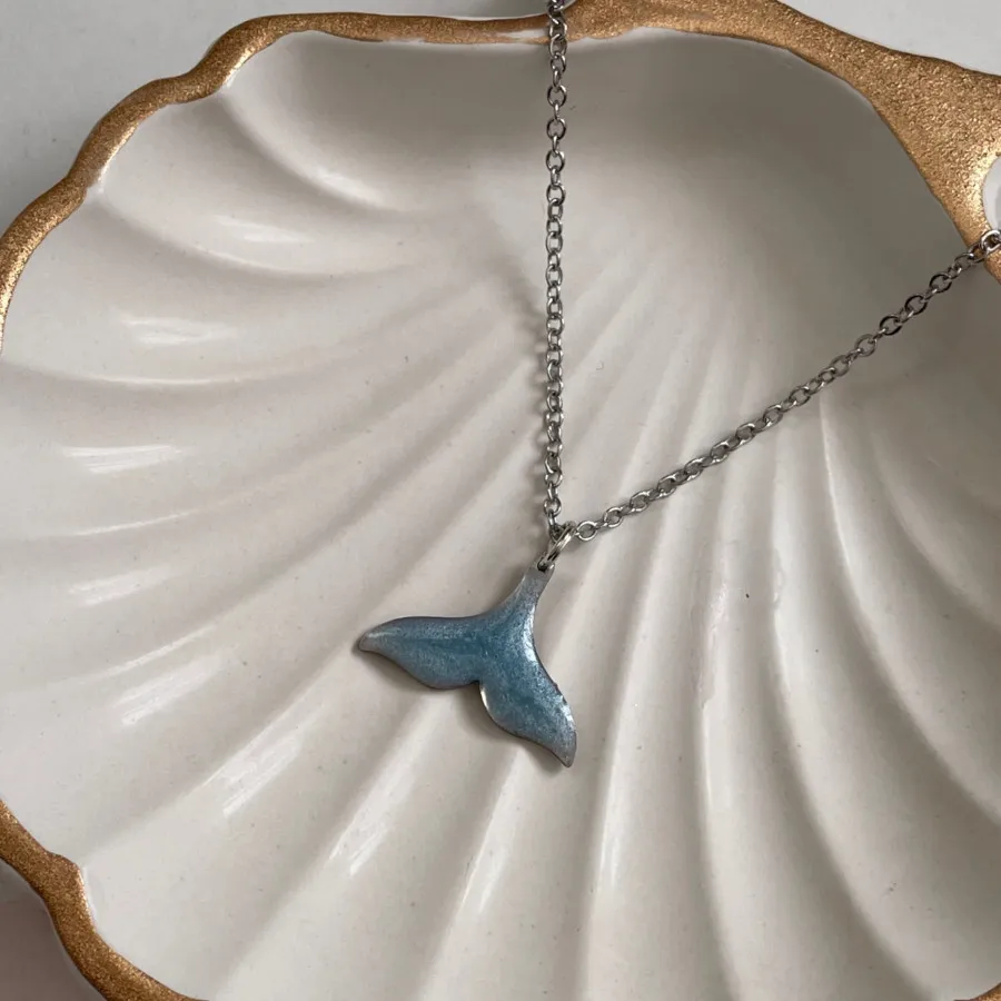 گردنبند دم وال آبی