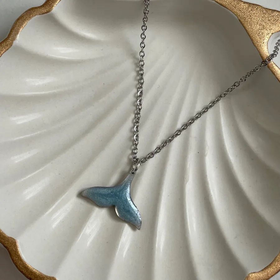 گردنبند دم وال آبی