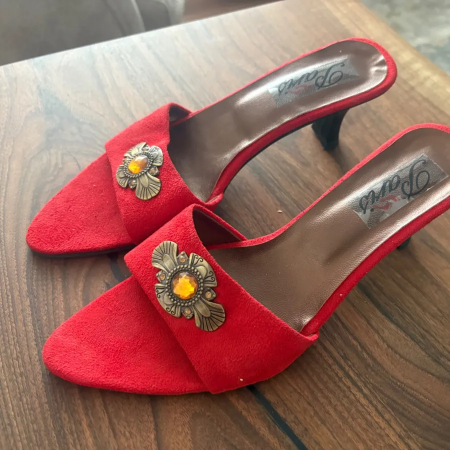 صندل قرمز زیبا