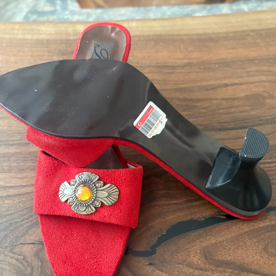 صندل قرمز زیبا