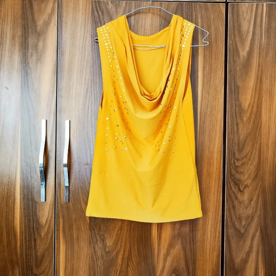 رنگ اصلی اون که کمد تیره