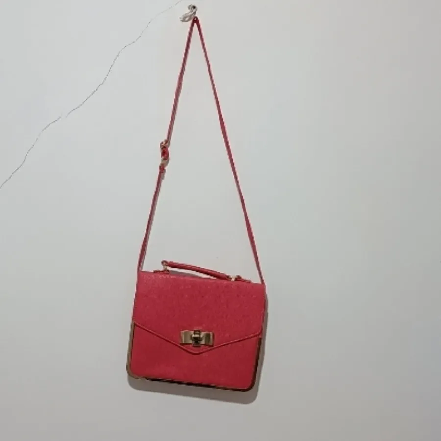 کیف کتابی صورتی