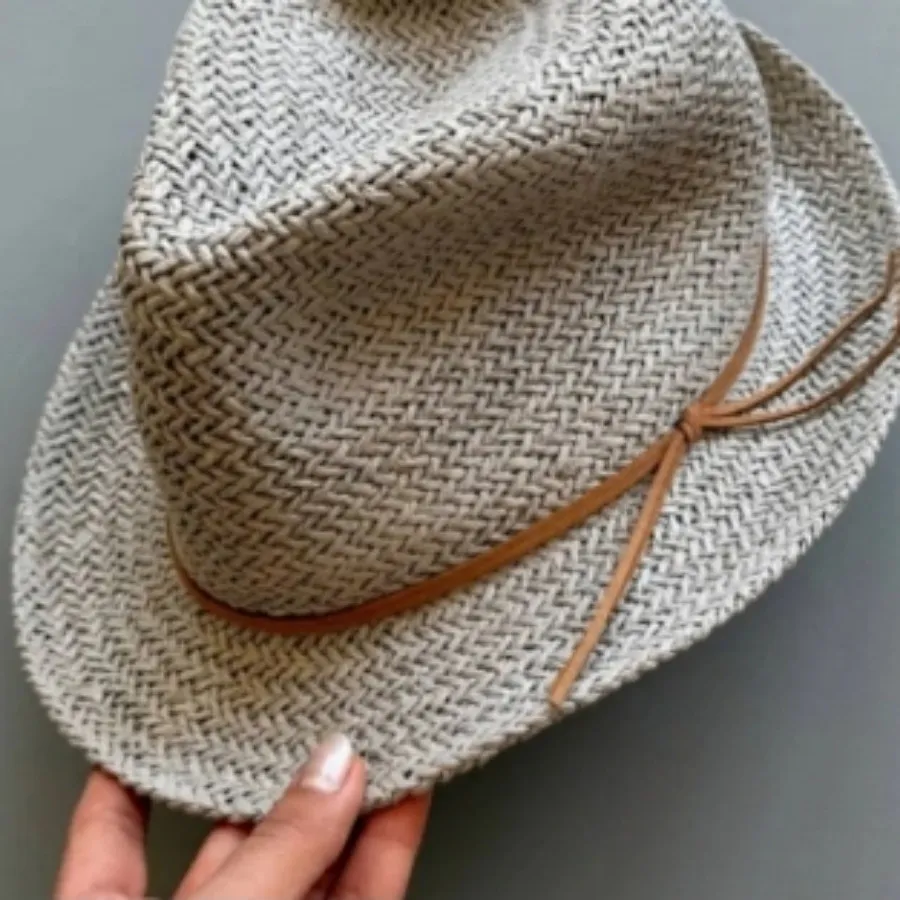 کلاه حصیری خارجی