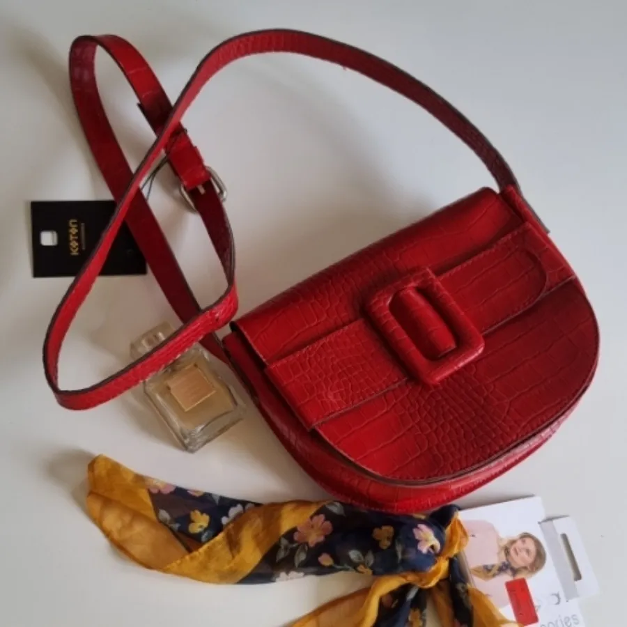 کیف قرمز کوتون