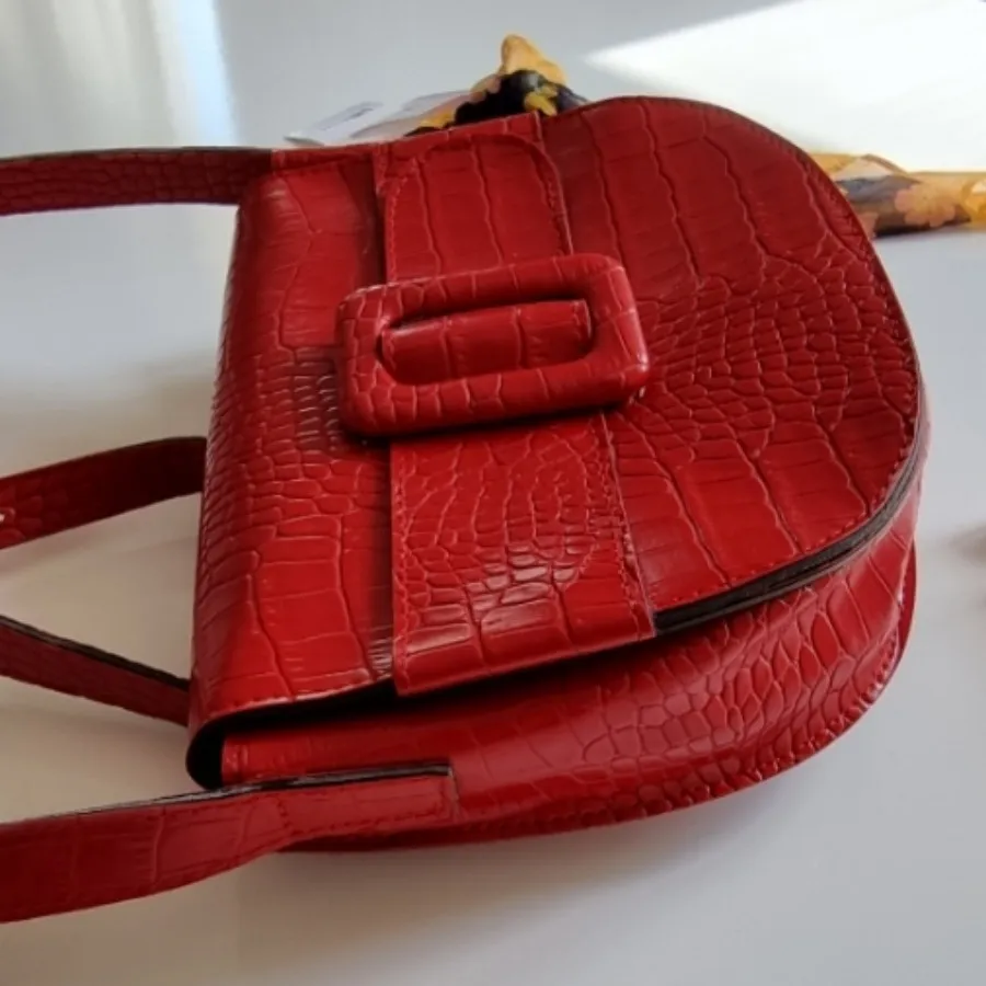 کیف قرمز کوتون