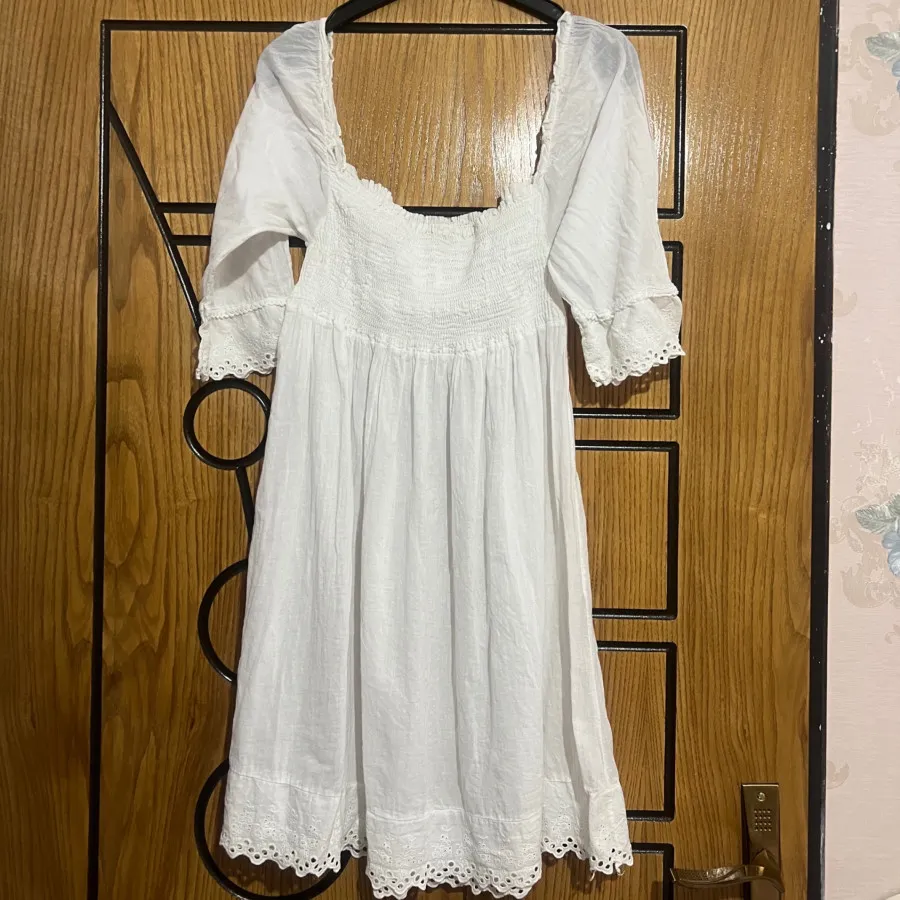 عروسکی سفید دخترونه