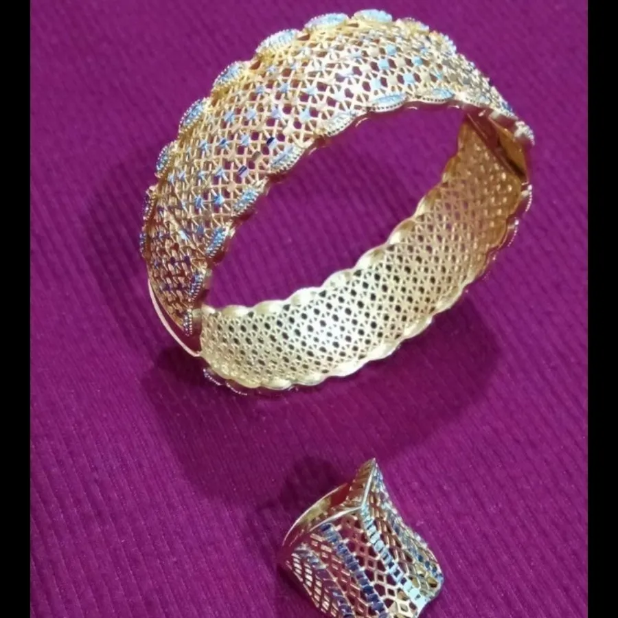 دستبندوانگشترست