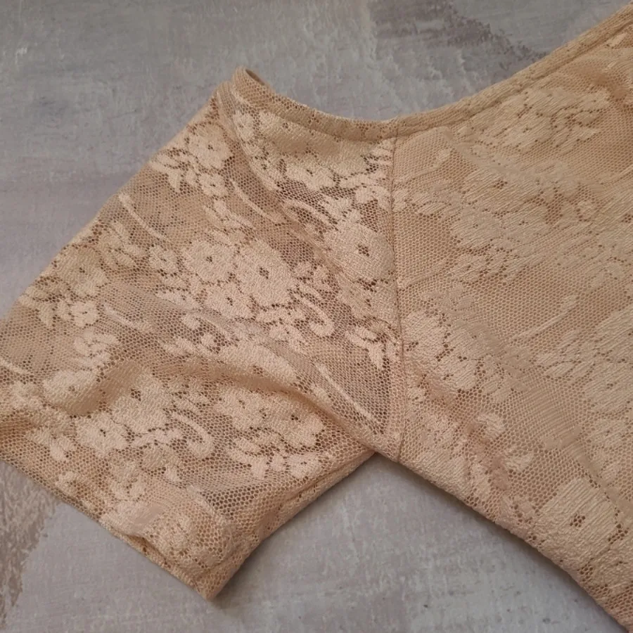 نیم تنه گیپور صورتی