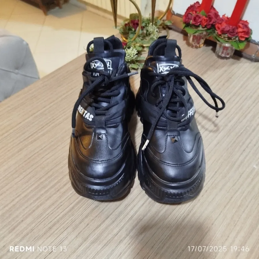 کتونی لژدار