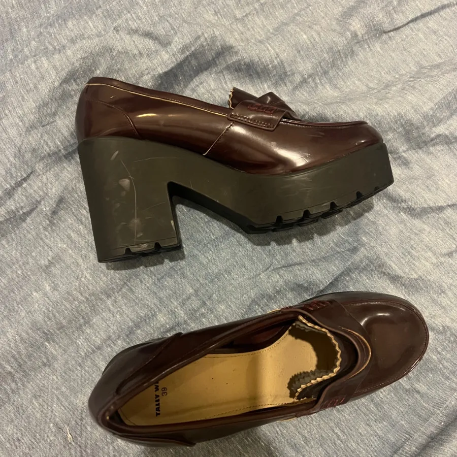 کفش پاشنه بلند