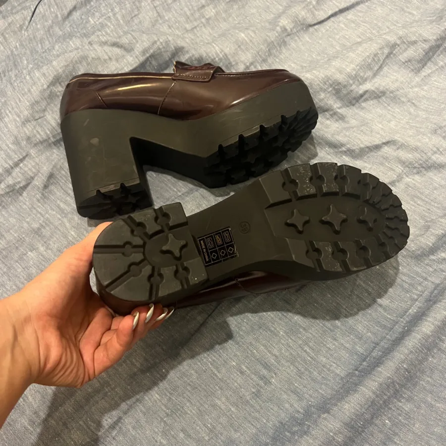 کفش پاشنه بلند