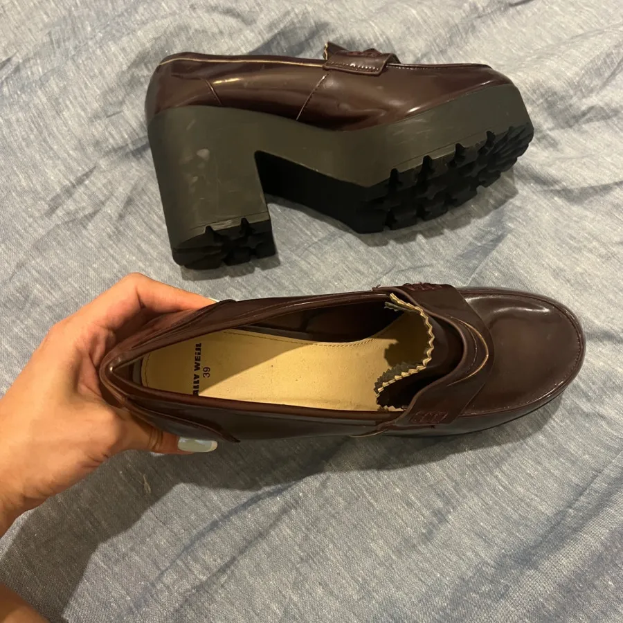 کفش پاشنه بلند