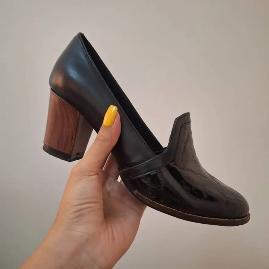 کفش پاشنه چوبی
