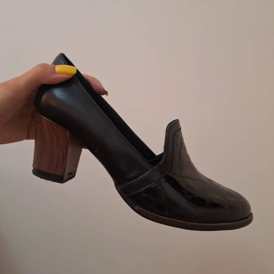 کفش پاشنه چوبی