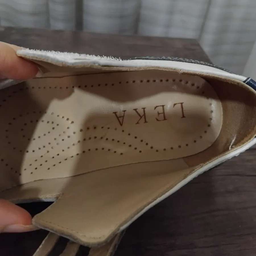 کفش پاشنه بلند لکا