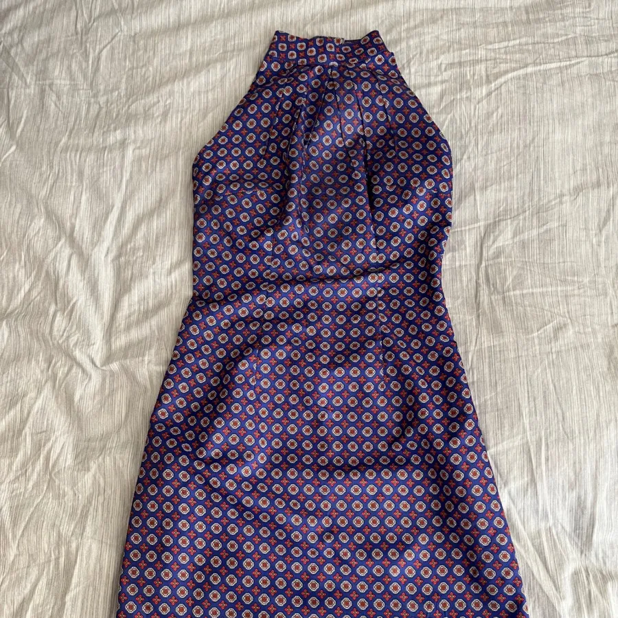 پیراهن دست دوز بسیار نفیس