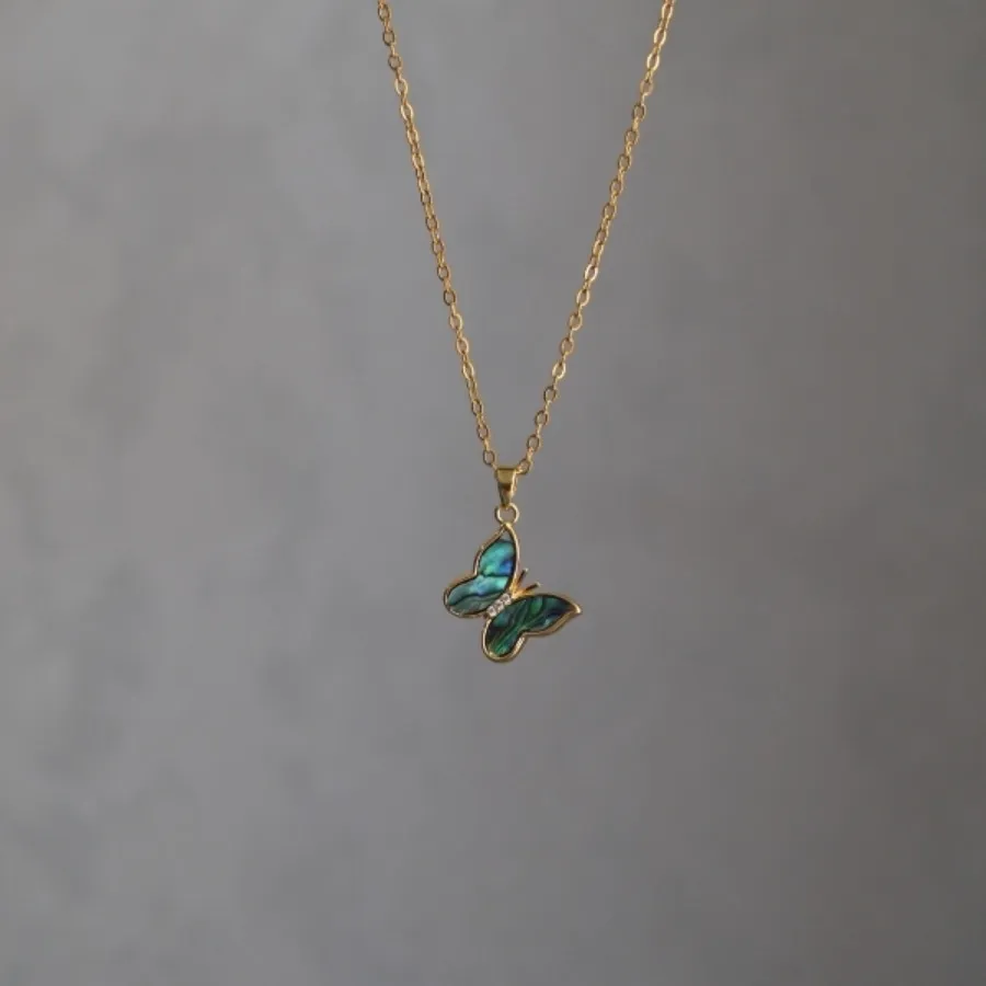 گردنبند پروانه آبی