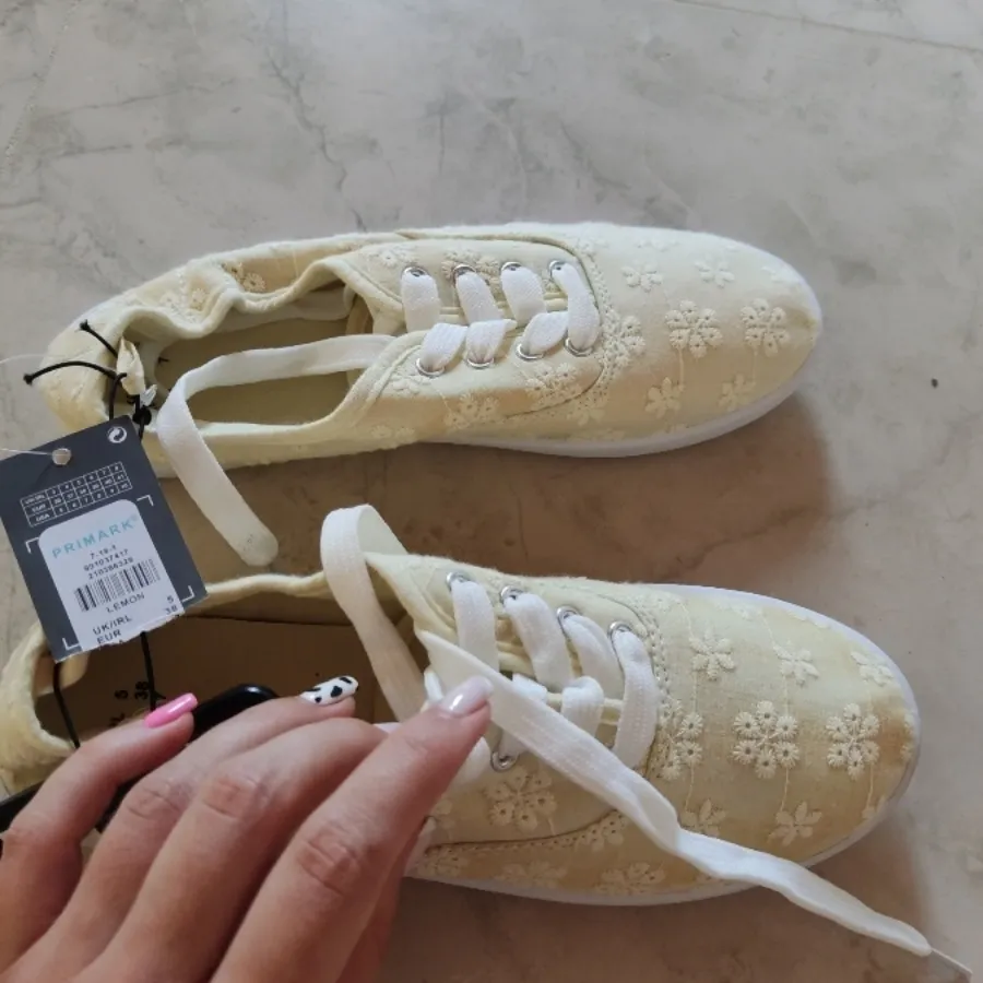 کفش کژوال لیمویی