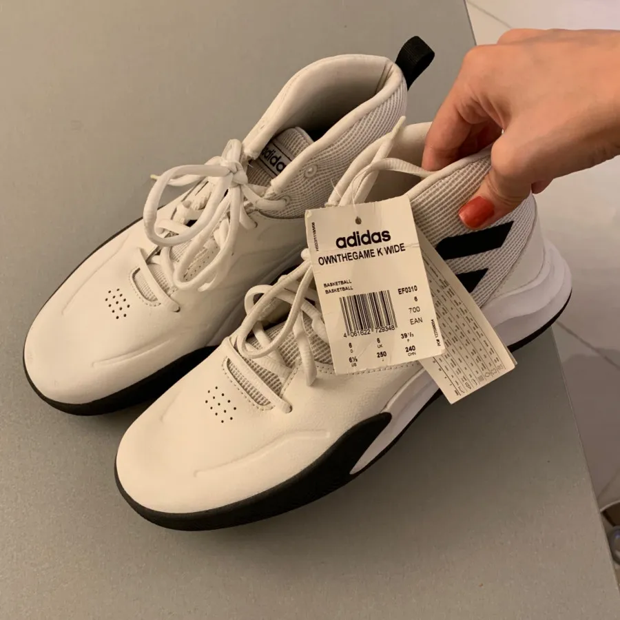 کتونی اورجینال adisas