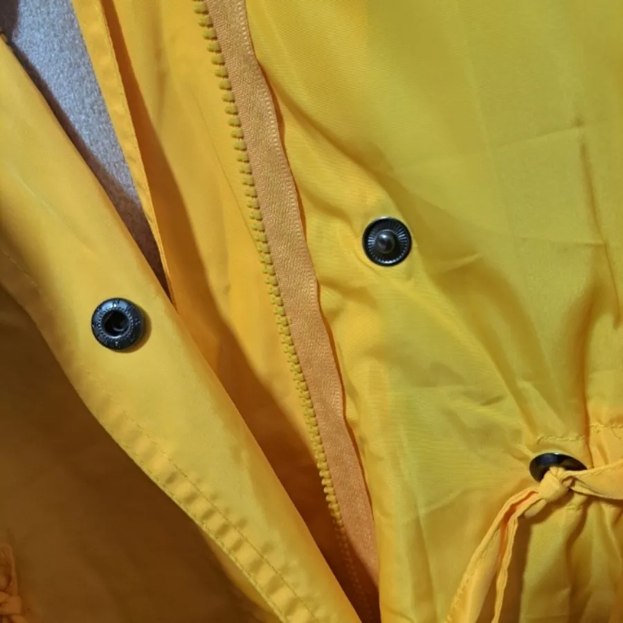 کاپشن زرد بلند