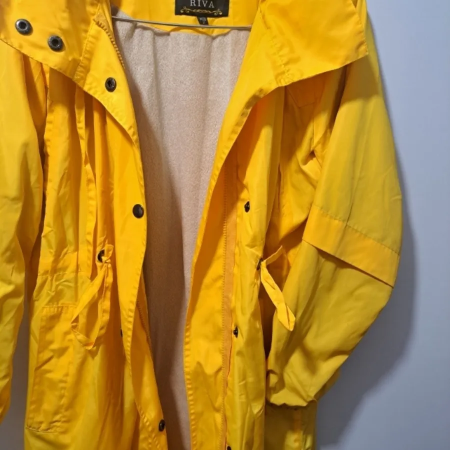 کاپشن زرد بلند